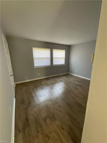 12 Pollux Cir E Apt 1, Portsmouth, VA 23701