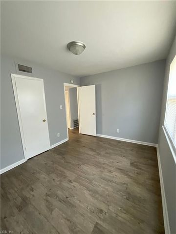 12 Pollux Cir E Apt 1, Portsmouth, VA 23701
