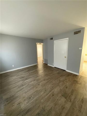 12 Pollux Cir E Apt 1, Portsmouth, VA 23701
