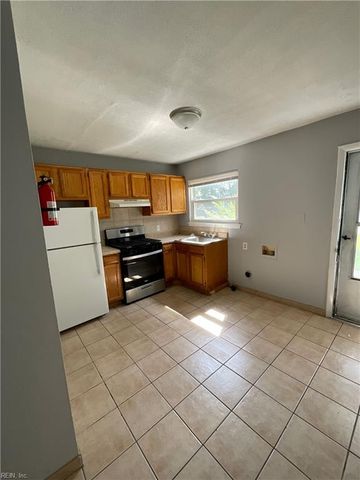 12 Pollux Cir E Apt 1, Portsmouth, VA 23701