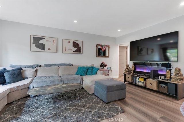 15344 Weddington Street 102, Sherman Oaks, CA 91411