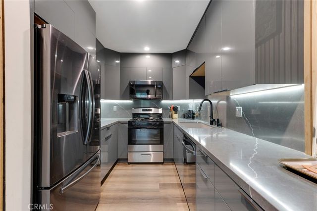 15344 Weddington Street 102, Sherman Oaks, CA 91411