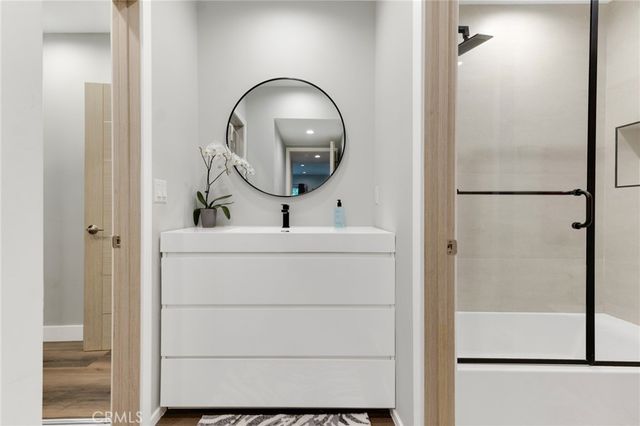 15344 Weddington Street 102, Sherman Oaks, CA 91411