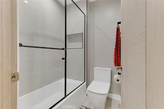 15344 Weddington Street 102, Sherman Oaks, CA 91411
