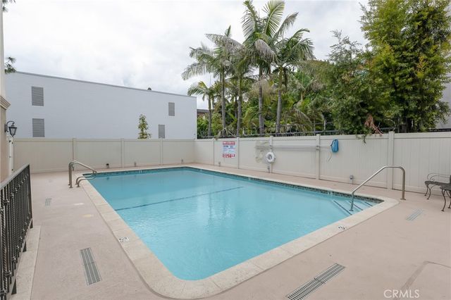 15344 Weddington Street 102, Sherman Oaks, CA 91411