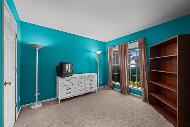 1343 Ridgefield Circle, Carol Stream, IL 60188