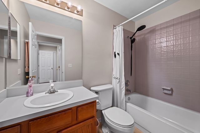 1343 Ridgefield Circle, Carol Stream, IL 60188