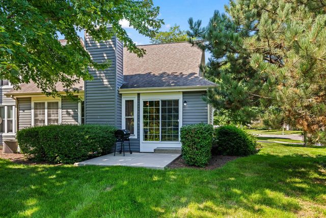 1343 Ridgefield Circle, Carol Stream, IL 60188