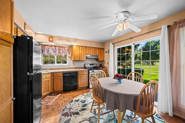 1343 Ridgefield Circle, Carol Stream, IL 60188