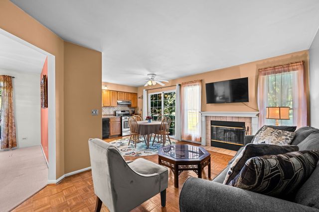 1343 Ridgefield Circle, Carol Stream, IL 60188