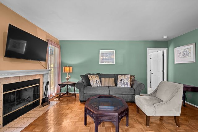 1343 Ridgefield Circle, Carol Stream, IL 60188