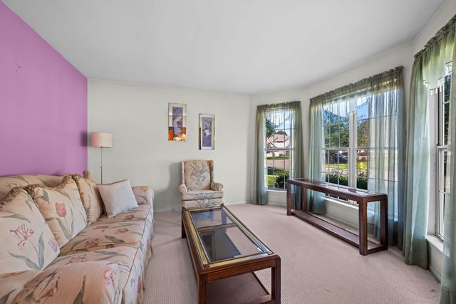 1343 Ridgefield Circle, Carol Stream, IL 60188