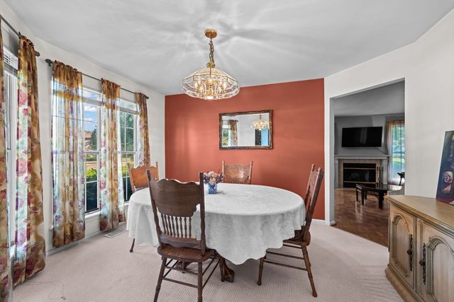 1343 Ridgefield Circle, Carol Stream, IL 60188