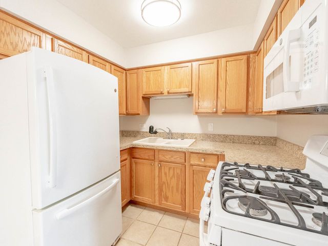 5752 W 128th Street 103, Crestwood, IL 60418