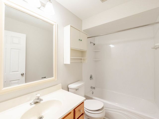 5752 W 128th Street 103, Crestwood, IL 60418