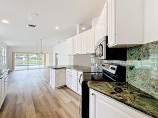 8023 Montserrat Place, Wellington, FL 33414