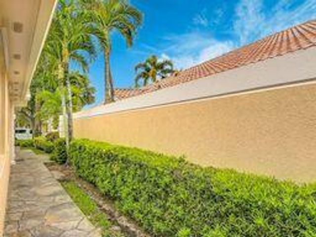 8023 Montserrat Place, Wellington, FL 33414