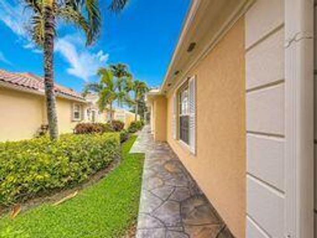 8023 Montserrat Place, Wellington, FL 33414