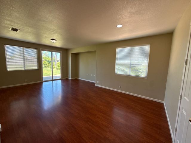 2475 Independence Trl, Plumas Lake, CA 95961