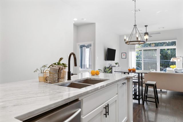 312 N Henderson Avenue 1, Dallas, TX 75214