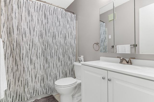 4710 58th Avenue N 221, Crystal, MN 55429