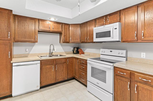 4710 58th Avenue N 221, Crystal, MN 55429