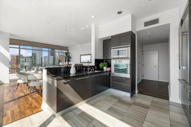 900 W Olympic, Los Angeles, CA 90015