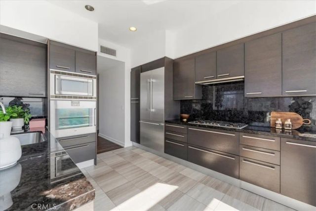 900 W Olympic, Los Angeles, CA 90015