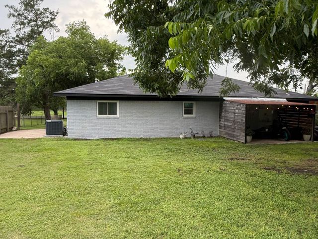 215 N Mechanic Street, Bellville, TX 77418