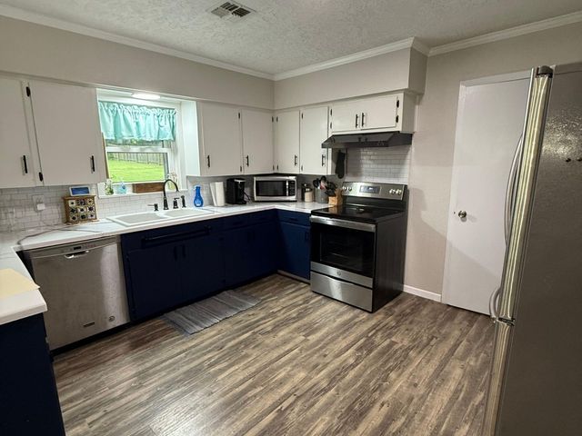 215 N Mechanic Street, Bellville, TX 77418