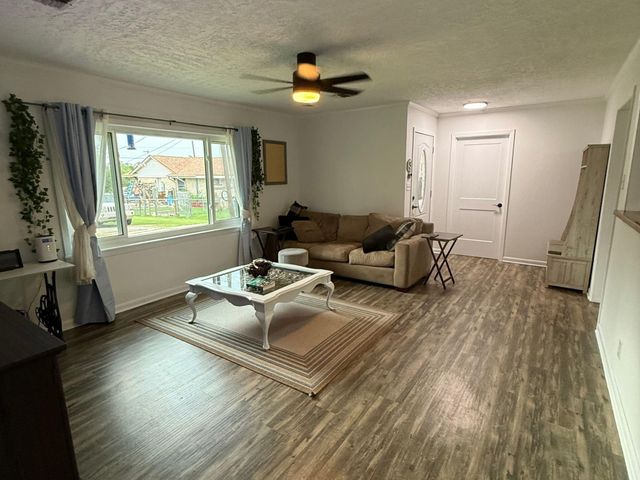 215 N Mechanic Street, Bellville, TX 77418