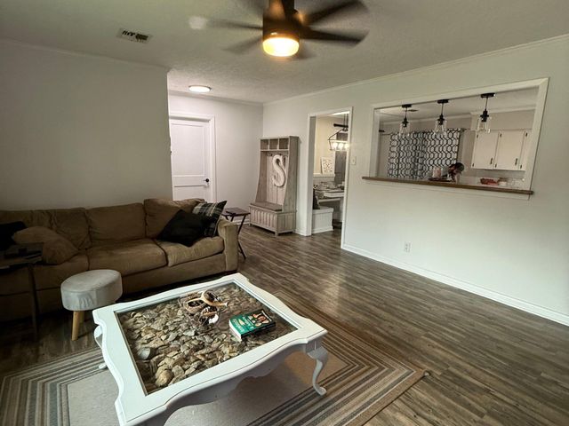 215 N Mechanic Street, Bellville, TX 77418