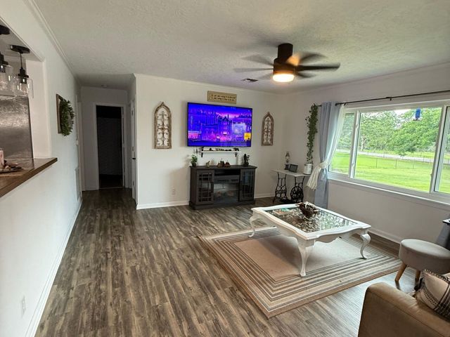 215 N Mechanic Street, Bellville, TX 77418