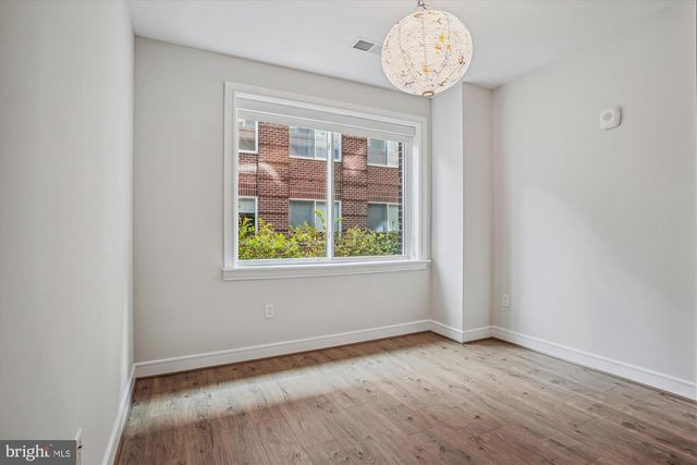 625 SLATERS LN #G-02, Alexandria, VA 22314