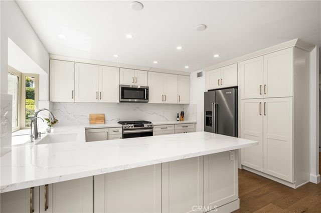 8 Moon Shadow 8, Irvine, CA 92603