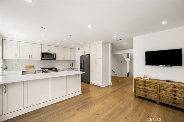 8 Moon Shadow 8, Irvine, CA 92603