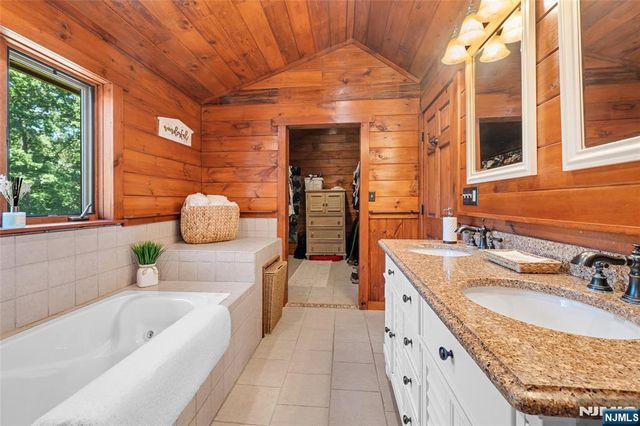 44 Morgan Drive, Sussex, NJ 07461