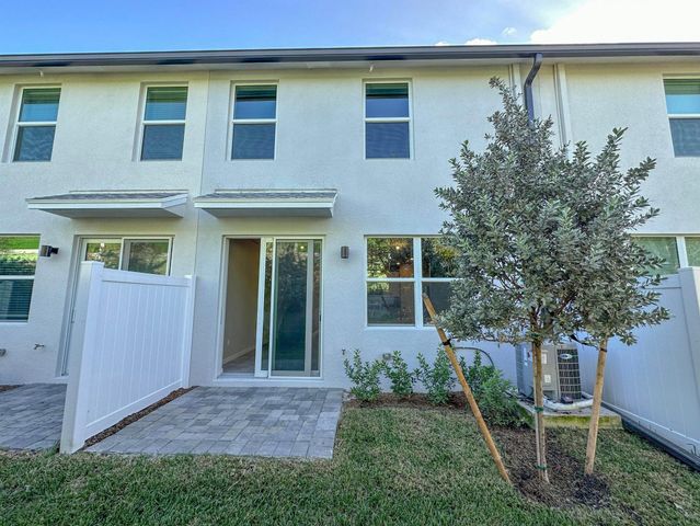 3569 San Bernardino Way, Palm Springs, FL 33461