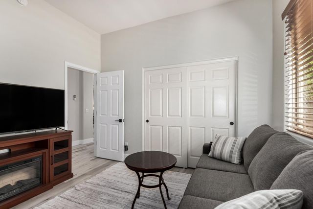 3084 E Capricorn Way, Chandler, AZ 85249