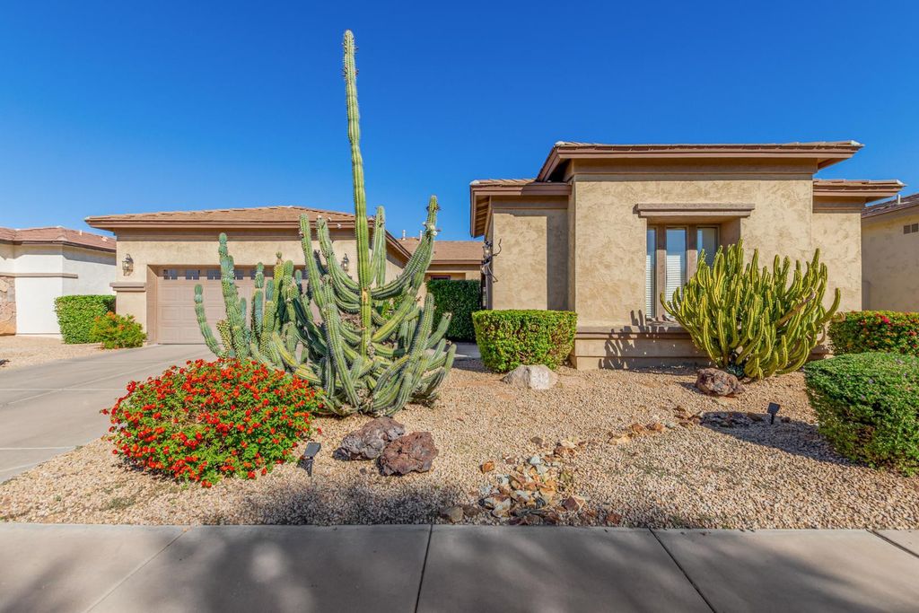 3084 E Capricorn Way, Chandler, AZ 85249