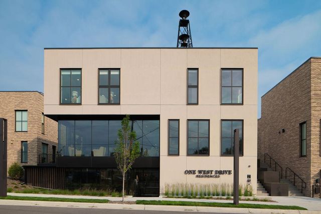 9 West Drive, Excelsior, MN 55331