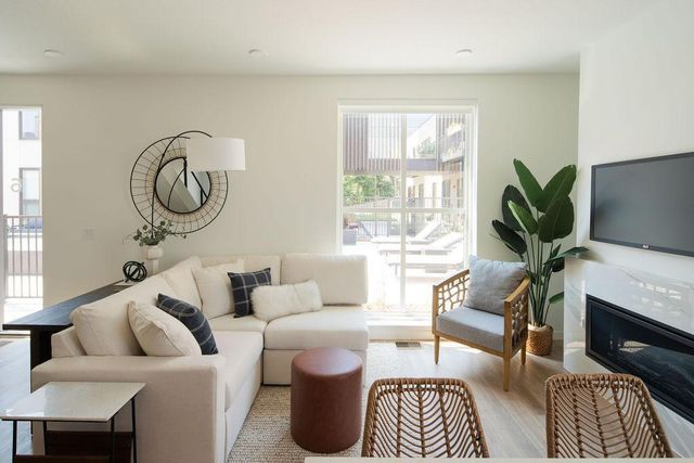 9 West Drive, Excelsior, MN 55331