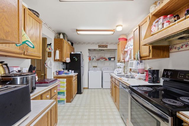 855 S 8th Street, Upland, IN 46989