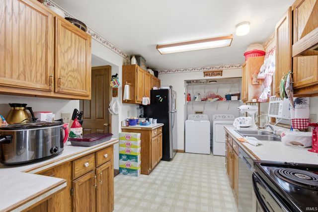 855 S 8th Street, Upland, IN 46989