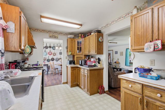 855 S 8th Street, Upland, IN 46989