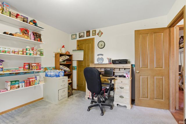 855 S 8th Street, Upland, IN 46989