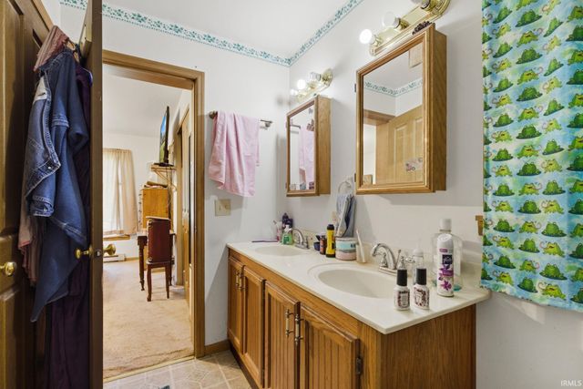 855 S 8th Street, Upland, IN 46989
