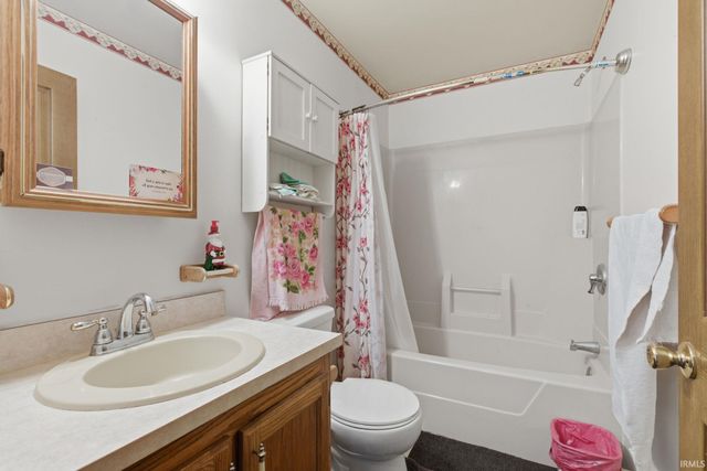 855 S 8th Street, Upland, IN 46989