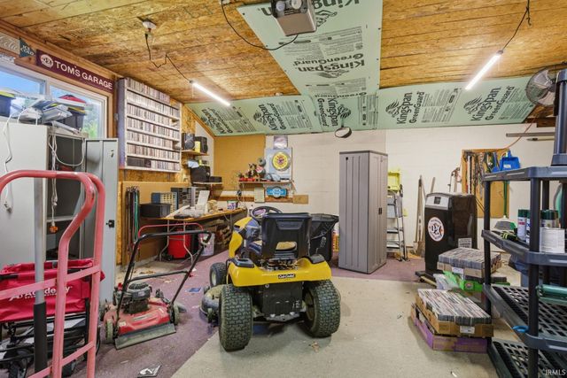 855 S 8th Street, Upland, IN 46989