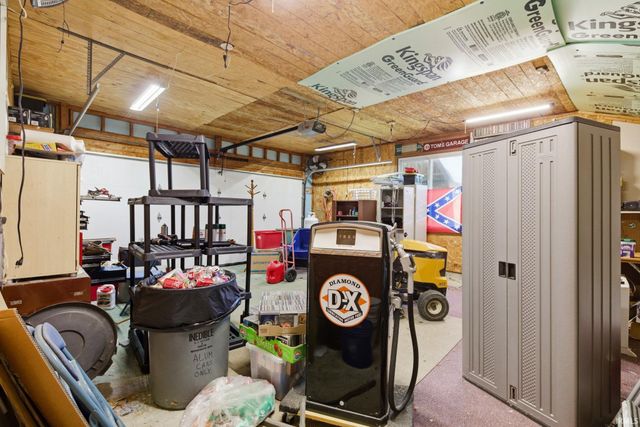 855 S 8th Street, Upland, IN 46989